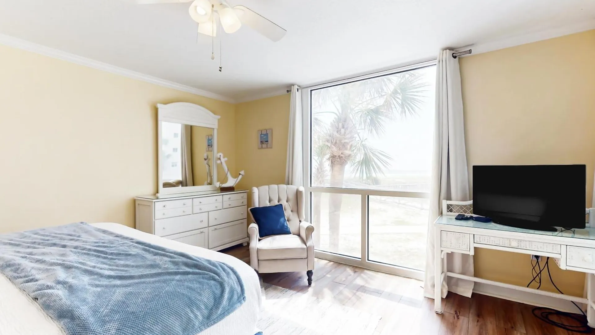 Apartment Shoreline Towers #1024 Destin